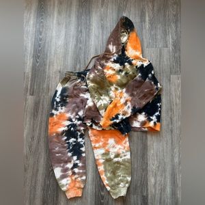 Pretty little thing tie die sweat set